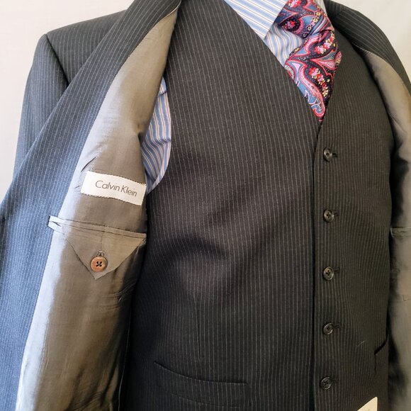 Calvin Klein Gray Pin 3 Btn, 3 pc Suit NWT - Picture 11 of 16